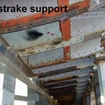 Not easy to see, but it shows the support structure carrying the weight of the hull through the B-strake rather than through the bar keel on the left