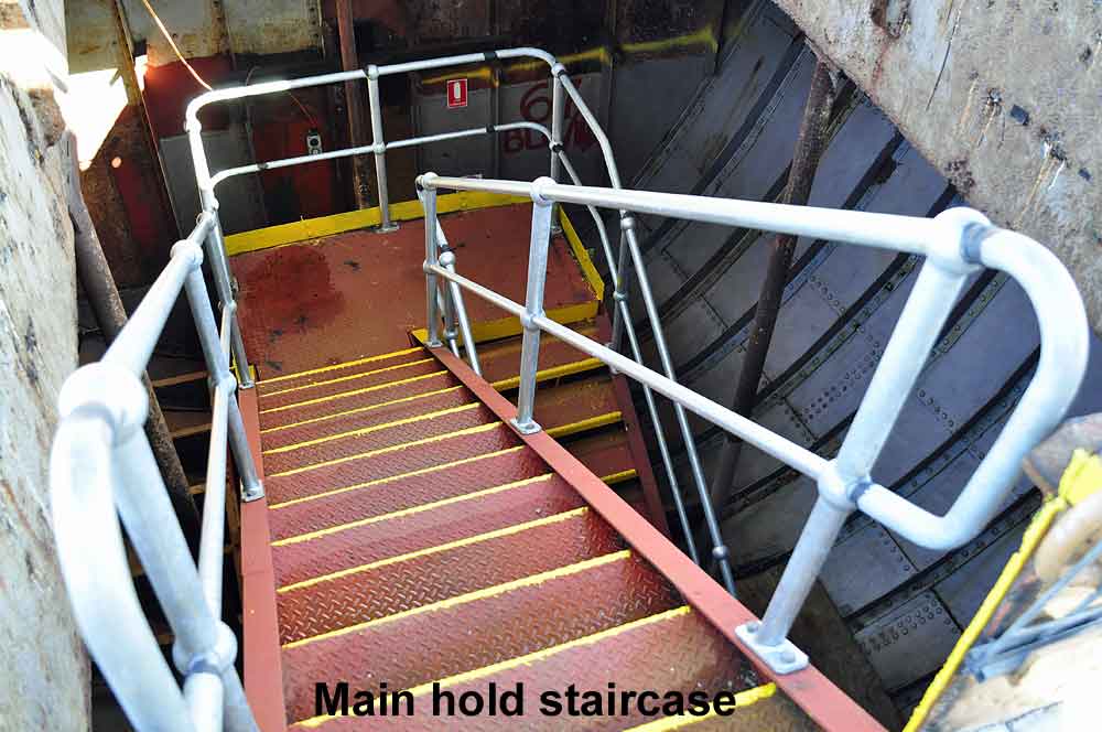 JO-mai-hold-stairs